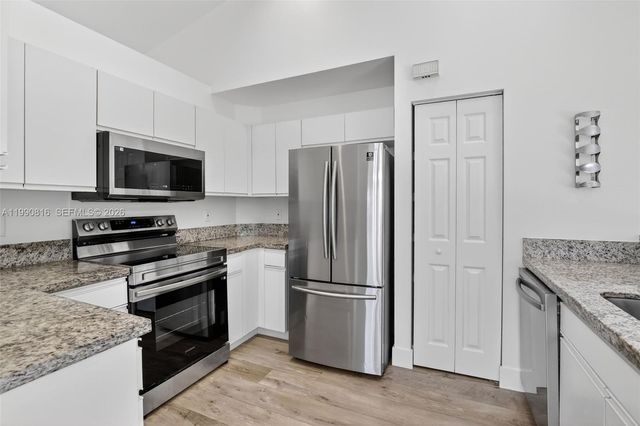 4219 Cherrywood Ct, Weston, FL 33331