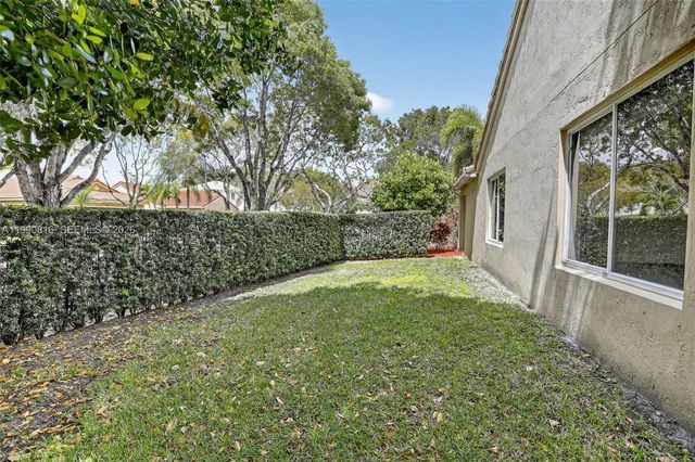 4219 Cherrywood Ct, Weston, FL 33331