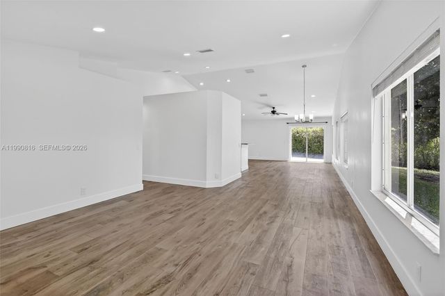 4219 Cherrywood Ct, Weston, FL 33331