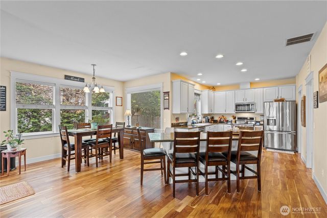 2010 26th Place SE, Puyallup, WA 98372