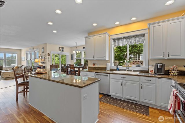 2010 26th Place SE, Puyallup, WA 98372