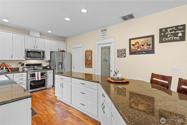 2010 26th Place SE, Puyallup, WA 98372