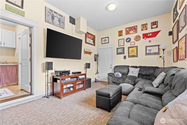 2010 26th Place SE, Puyallup, WA 98372