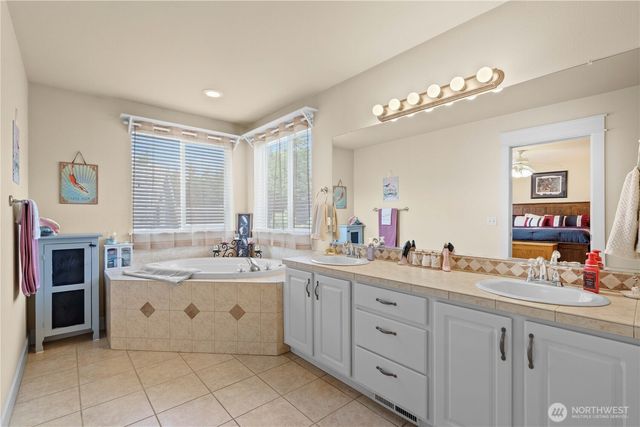 2010 26th Place SE, Puyallup, WA 98372