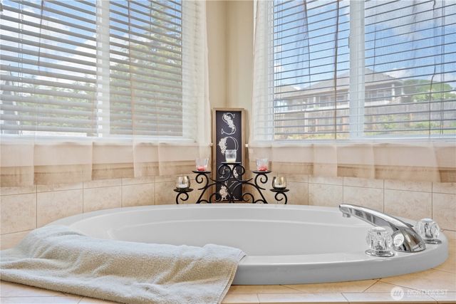 2010 26th Place SE, Puyallup, WA 98372