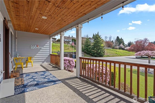 2010 26th Place SE, Puyallup, WA 98372