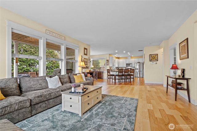 2010 26th Place SE, Puyallup, WA 98372