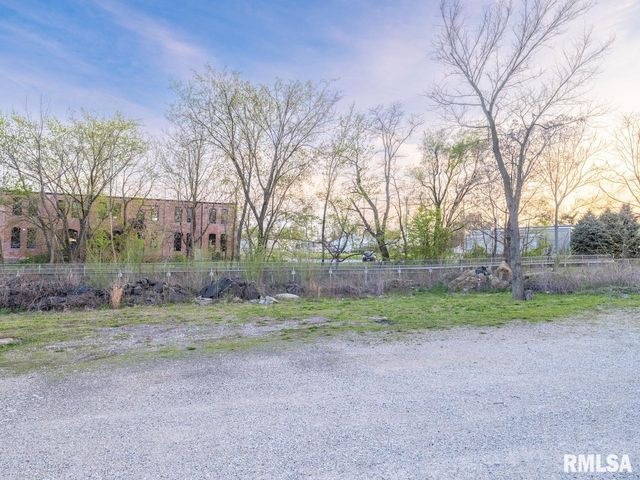 E MONETA Avenue, Peoria Heights, IL 61616