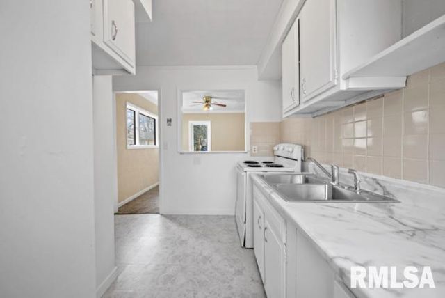 2212 N ELLIS Street, Peoria, IL 61604