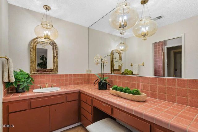 567 Avocado Place, Camarillo, CA 93010