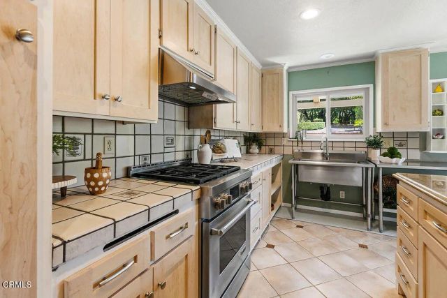 567 Avocado Place, Camarillo, CA 93010