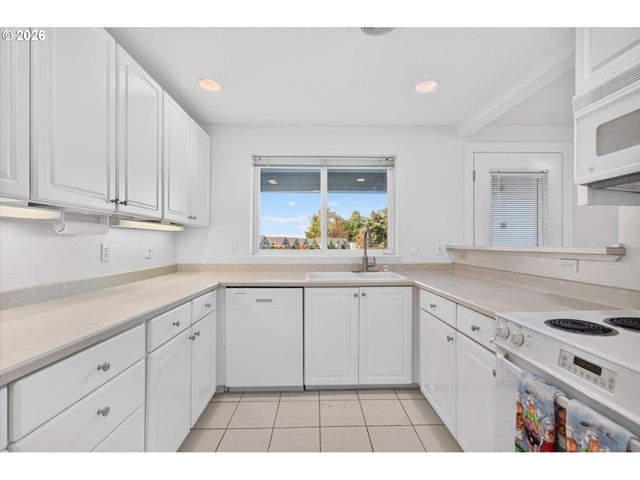 520 Se COLUMBIA RIVER Dr 216, Vancouver, WA 98661