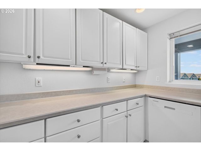520 Se COLUMBIA RIVER Dr 216, Vancouver, WA 98661
