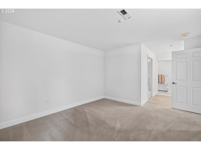 520 Se COLUMBIA RIVER Dr 216, Vancouver, WA 98661