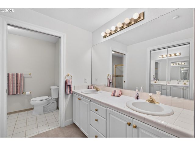 520 Se COLUMBIA RIVER Dr 216, Vancouver, WA 98661