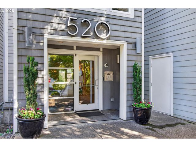 520 Se COLUMBIA RIVER Dr 216, Vancouver, WA 98661