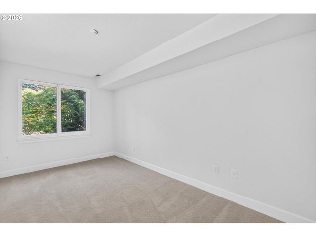 520 Se COLUMBIA RIVER Dr 216, Vancouver, WA 98661