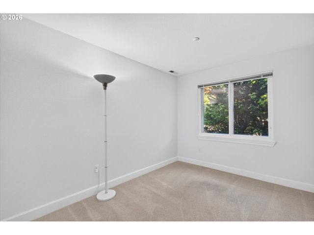 520 Se COLUMBIA RIVER Dr 216, Vancouver, WA 98661