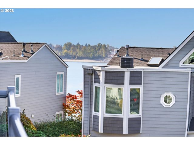 520 Se COLUMBIA RIVER Dr 216, Vancouver, WA 98661