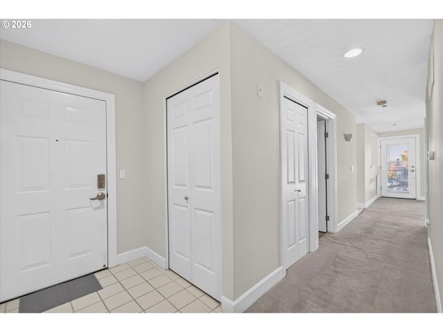 520 Se COLUMBIA RIVER Dr 216, Vancouver, WA 98661