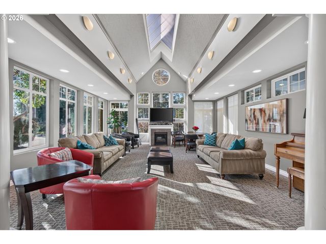 520 Se COLUMBIA RIVER Dr 216, Vancouver, WA 98661