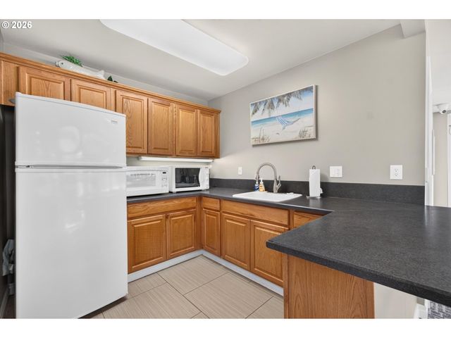 520 Se COLUMBIA RIVER Dr 216, Vancouver, WA 98661