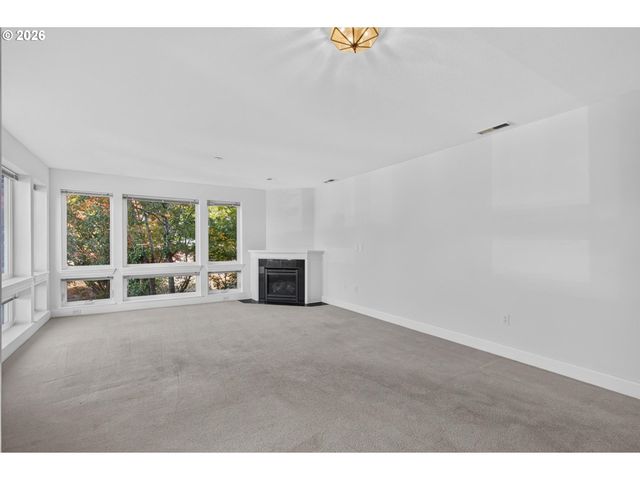520 Se COLUMBIA RIVER Dr 216, Vancouver, WA 98661