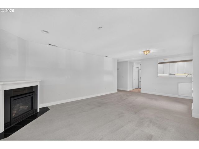 520 Se COLUMBIA RIVER Dr 216, Vancouver, WA 98661