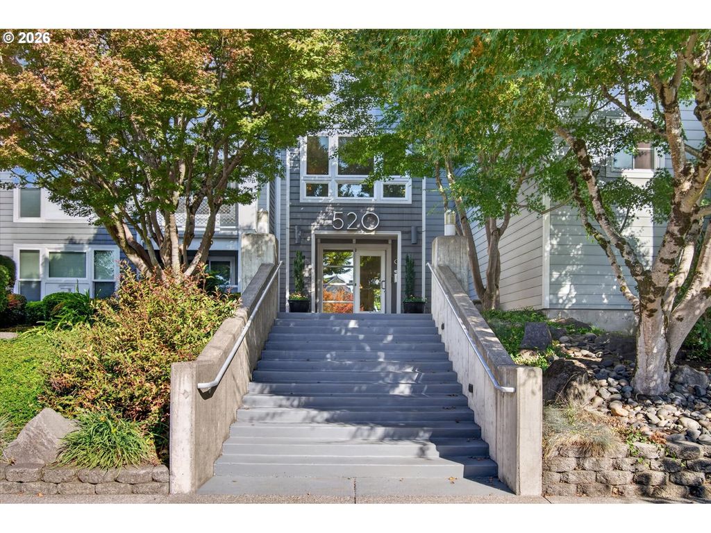 520 Se COLUMBIA RIVER Dr 216, Vancouver, WA 98661