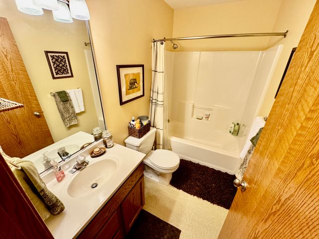 1177 Golf Court, Dekalb, IL 60115