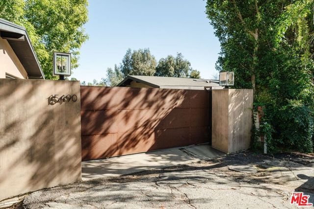 15490 Milldale Drive, Los Angeles, CA 90077