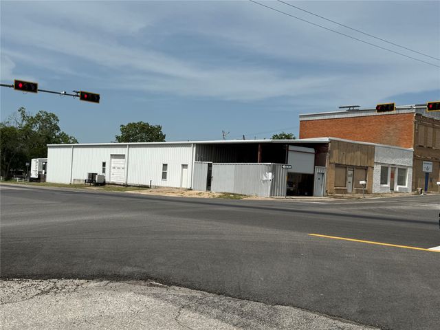 101 E Frederick Street E, Riesel, TX 76682