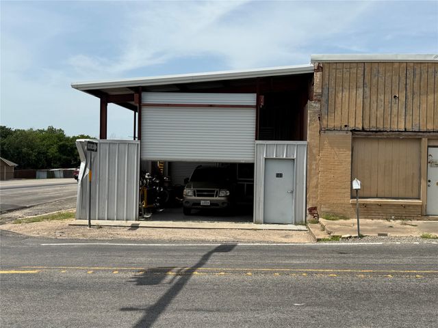 101 E Frederick Street E, Riesel, TX 76682