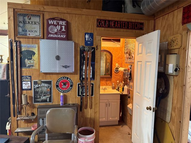 101 E Frederick Street E, Riesel, TX 76682