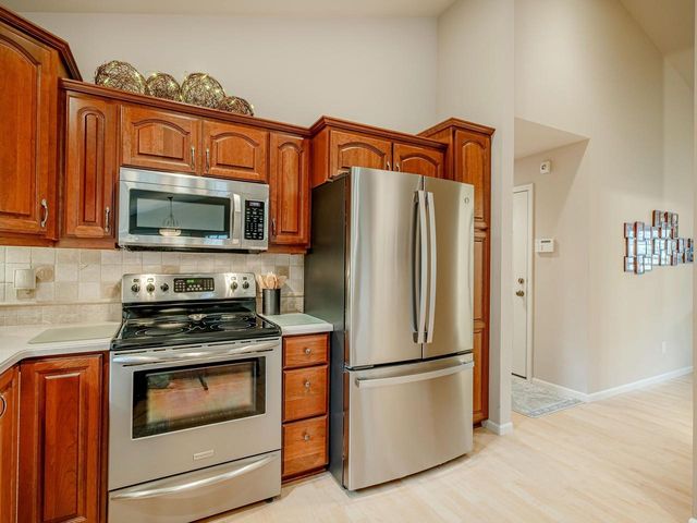 6027 CANYON Parkway, Mcfarland, WI 53558