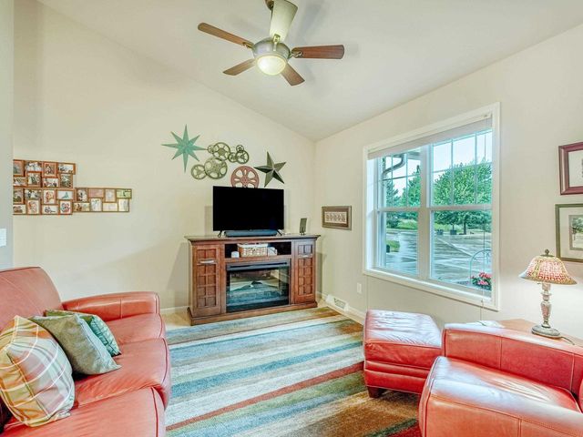 6027 CANYON Parkway, Mcfarland, WI 53558