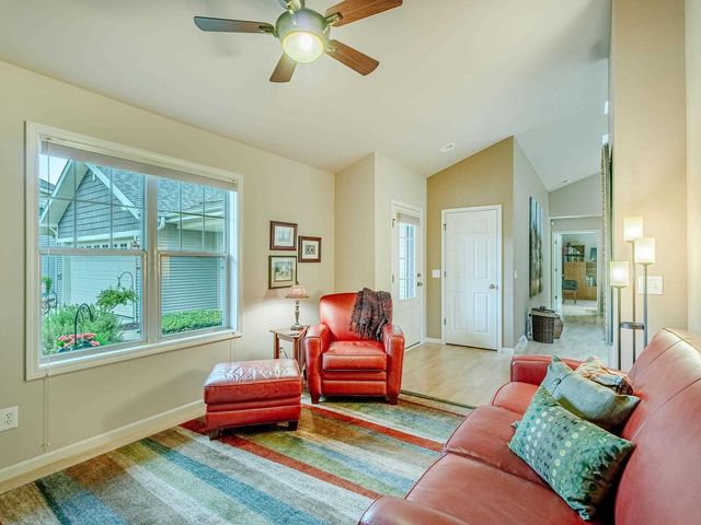 6027 CANYON Parkway, Mcfarland, WI 53558