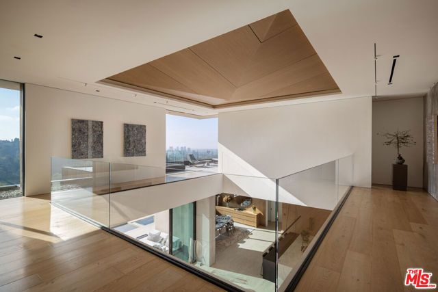10733 Stradella Court, Los Angeles, CA 90077
