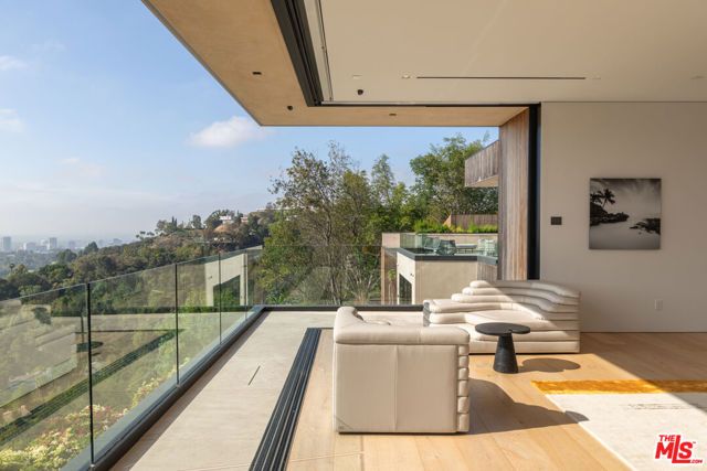 10733 Stradella Court, Los Angeles, CA 90077