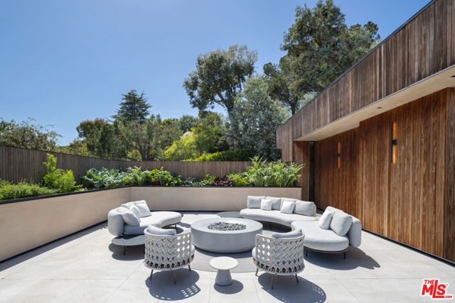 10733 Stradella Court, Los Angeles, CA 90077