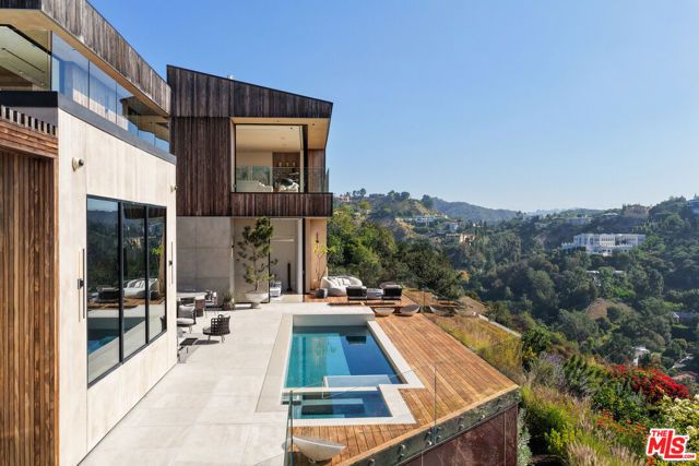 10733 Stradella Court, Los Angeles, CA 90077