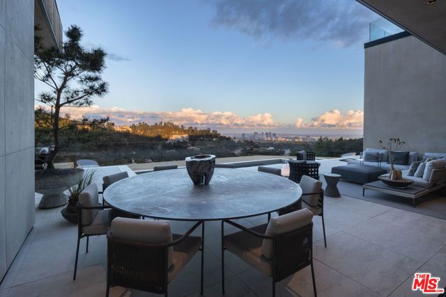 10733 Stradella Court, Los Angeles, CA 90077