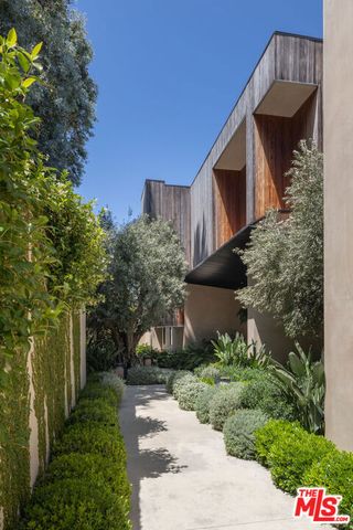 10733 Stradella Court, Los Angeles, CA 90077