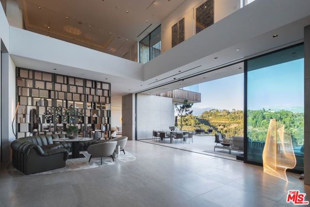10733 Stradella Court, Los Angeles, CA 90077