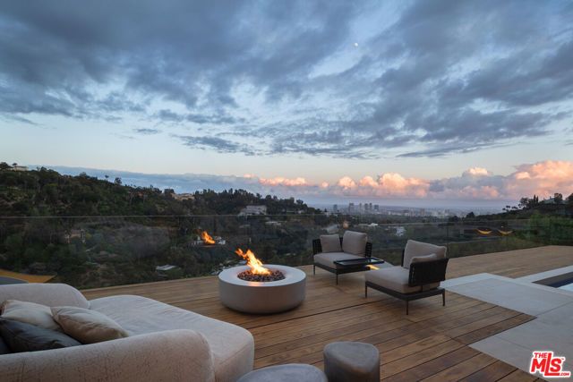 10733 Stradella Court, Los Angeles, CA 90077
