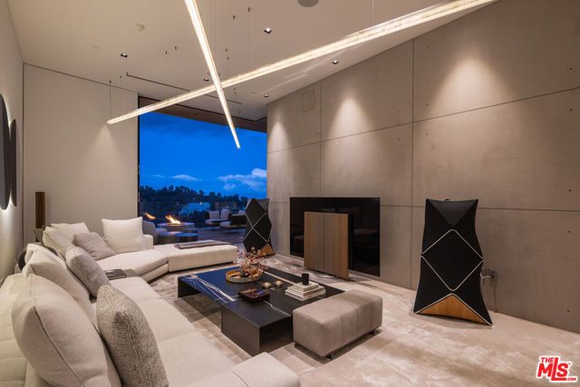 10733 Stradella Court, Los Angeles, CA 90077