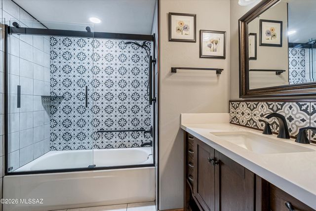 100 N Eastern Slope Loop, Tucson, AZ 85748