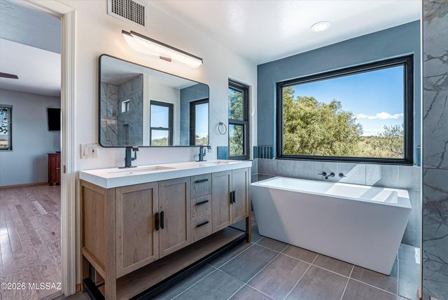100 N Eastern Slope Loop, Tucson, AZ 85748