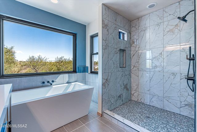 100 N Eastern Slope Loop, Tucson, AZ 85748