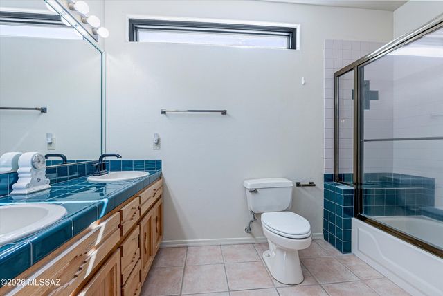 100 N Eastern Slope Loop, Tucson, AZ 85748